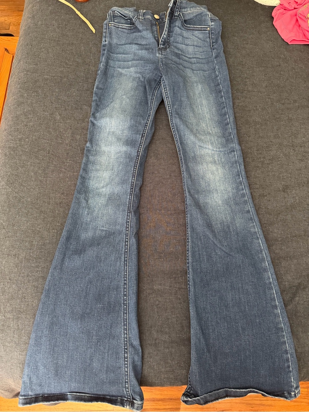 Sneak Peek Flared Jeans in Dark Blue